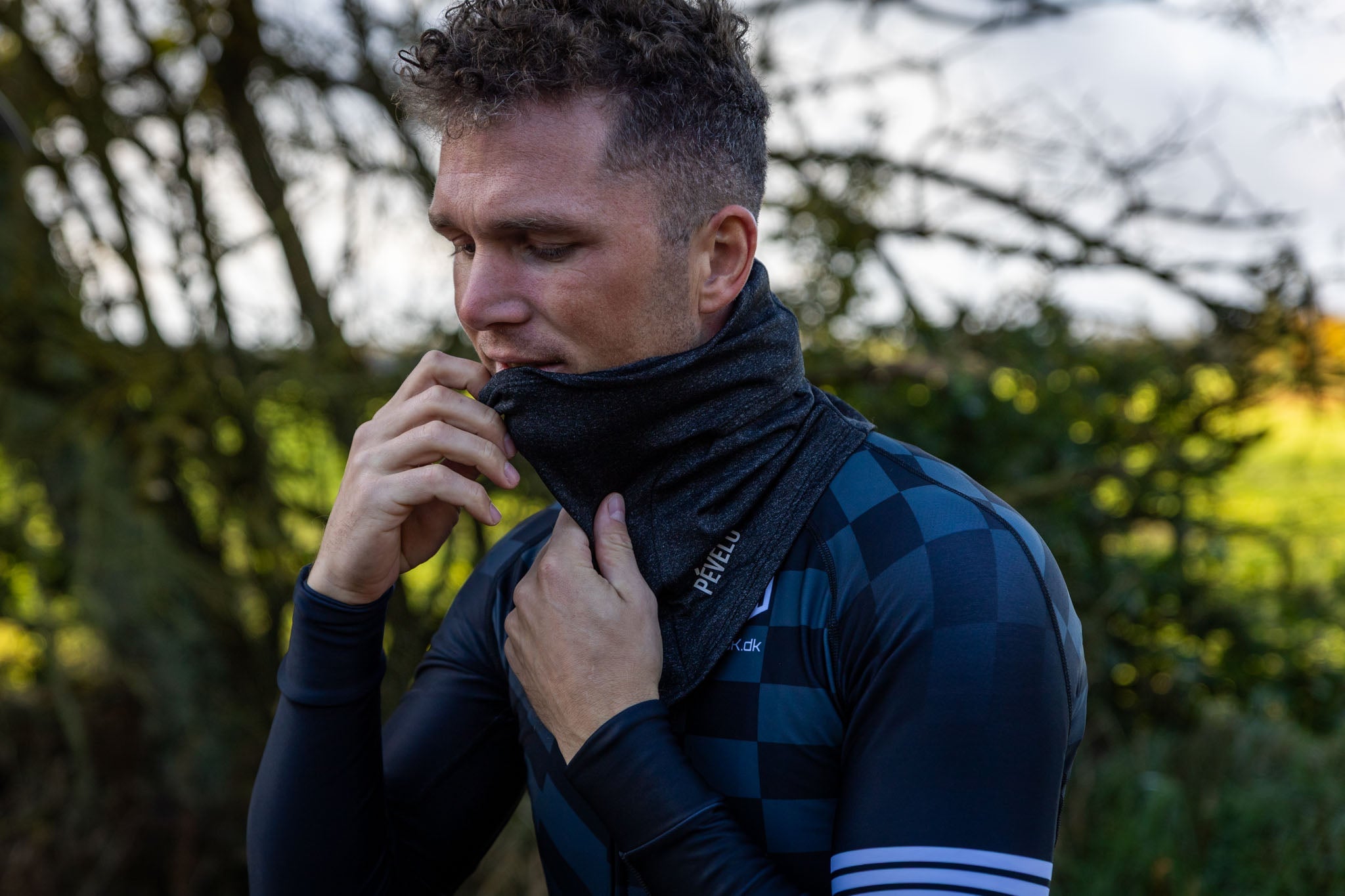 PÉVÈLO Insist Serien